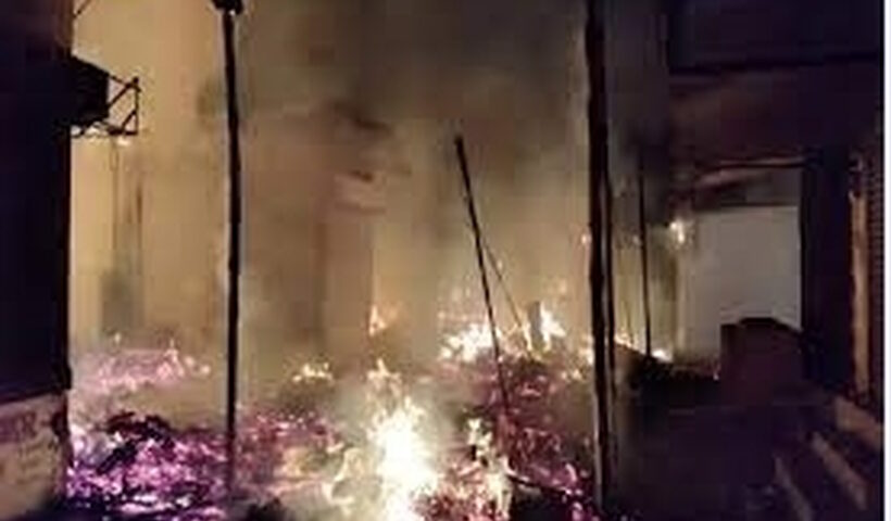 Another fire in Dhanbad, 19 shops gutted in Kumardhubi market.