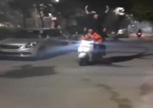 Video surfaced while stunting on scooty in Noida, 5 boys were doing stunts.