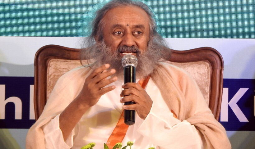 श्री श्री रविशंकर के हेलिकॉप्टर की तमिलनाडु में आपात लैंडिंग