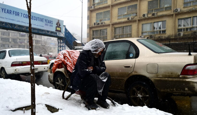 KABUL, Jan. 10, 2019 (Xinhua) -- A displaced man curls himself up in snow in Kabul, Afghanistan,
