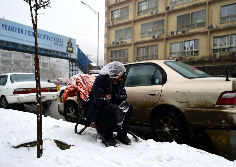 KABUL, Jan. 10, 2019 (Xinhua) -- A displaced man curls himself up in snow in Kabul, Afghanistan