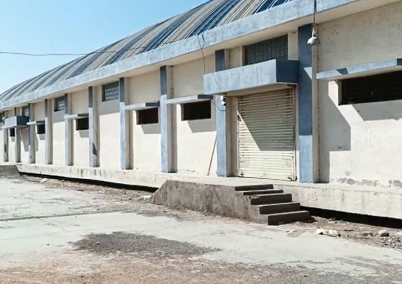 PDS godown sealed in Porbandar after Rs 1 crore to 1.50 crore food grains shortage found.