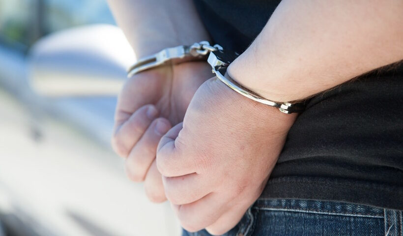 HANDCUFF.