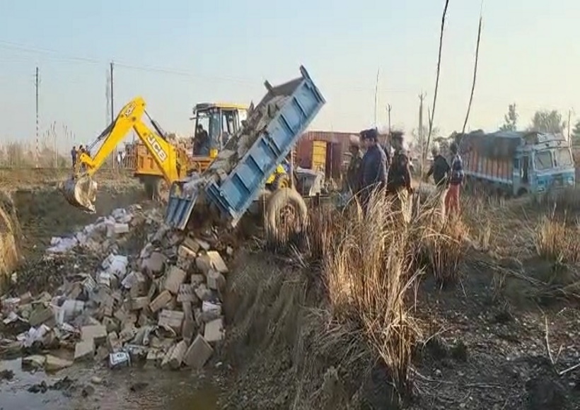 Illicit liquor worth 7 crores was destroyed, in 290 cases goods were seized from smugglers