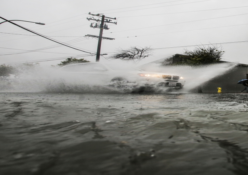 LOS ANGELES, Jan. 6, 2016 (Xinhua) -- A vehicle plows through a flooded street in Alhambra near Los Angeles, California, the United States, on Jan. 5, 2016. El Nino storms lined up in the Pacific, promising to drench parts of the western U.S. for more than two weeks and increasing fears of mudslides and flash floods in regions stripped bare by wildfires.
