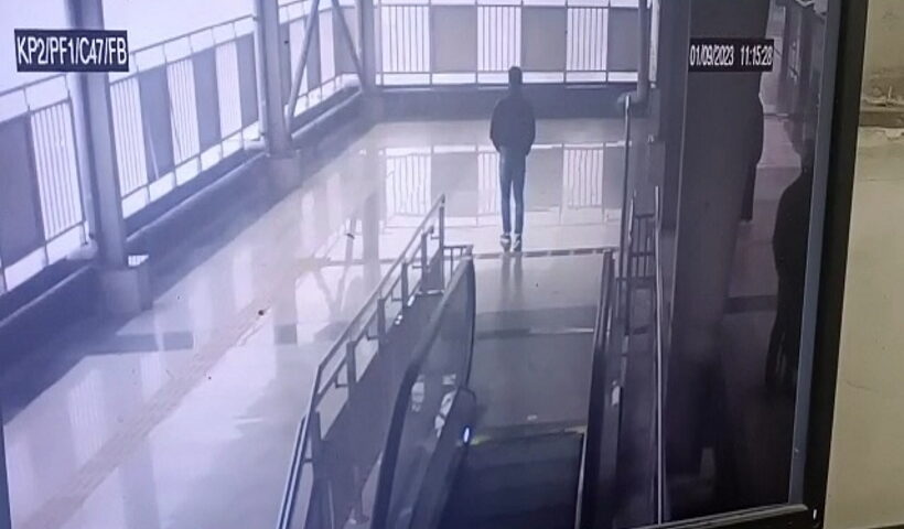 student jumped from knowledge park metro station, died during treatment.