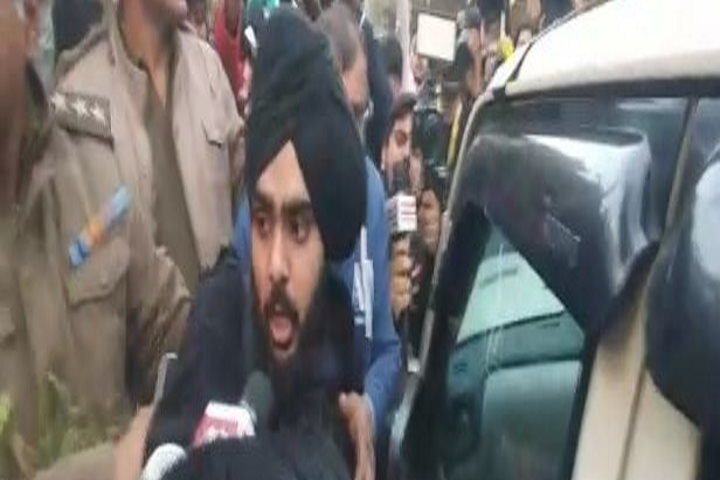 डीयू में 24 छात्रों को हिरासत में लिया गया, धारा 144 लगाई गई