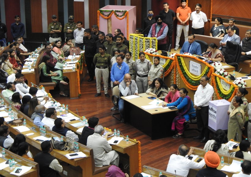 एमसीडी सदन में कड़ी सुरक्षा के बीच हो रहा है दिल्ली मेयर का चुनाव