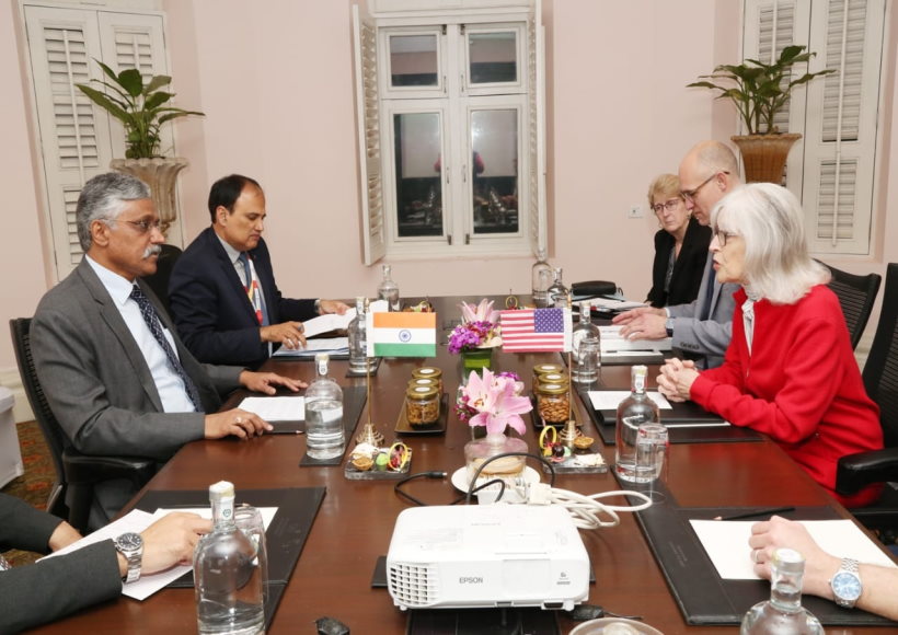 रक्षा सचिव ने सऊदी अरब, अमरीका और ओमान के प्रतिनिधिमंडलों से की भेंट