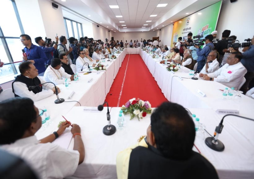 रायपुर में कांग्रेस संचालन समिति की बैठक में शामिल नहीं हुआ गांधी परिवार