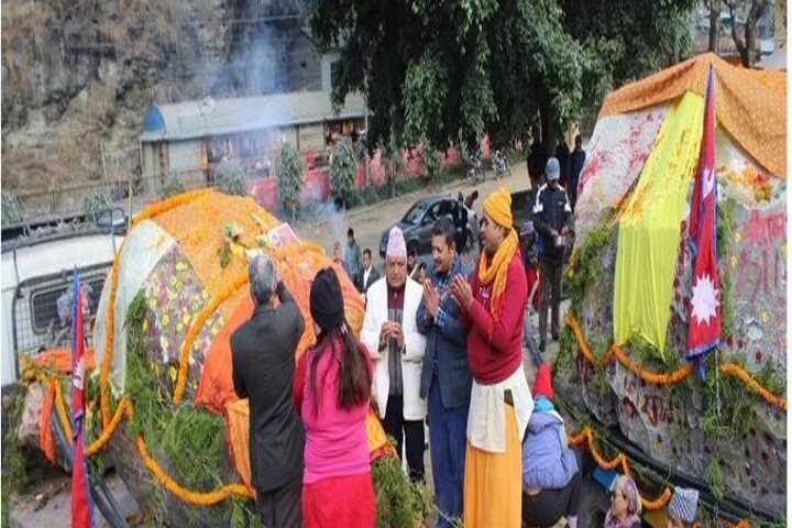 अयोध्या में भगवान राम की मूर्ति बनाने के लिए नेपाल से पवित्र शिलाएं सौंपी गईं