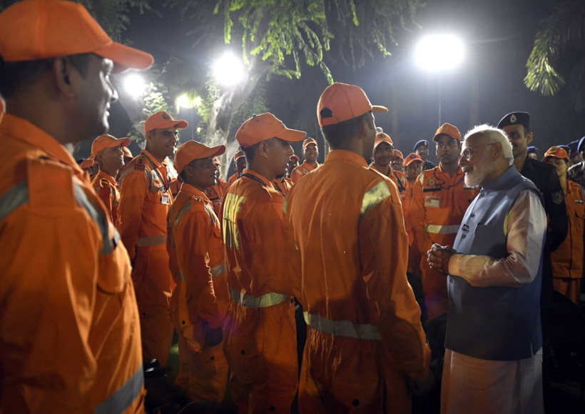 'ऑपरेशन दोस्त' में शामिल एनडीआरएफ की टीम से मुलाकात हमेशा याद रहेगी : पीएम मोदी