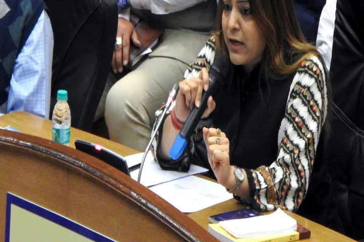 दिल्ली हाईकोर्ट ने स्थायी समिति के सदस्यों के फिर से चुनाव के लिए मेयर के नोटिस पर रोक लगाई