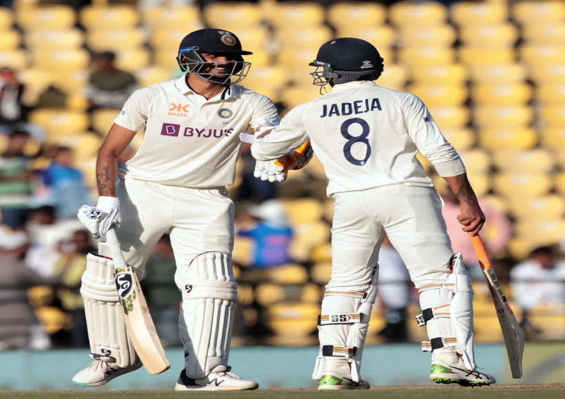 पहला टेस्ट : दूसरे दिन जडेजा, अक्षर के अर्धशतक से भारत की स्थिति मजबूत