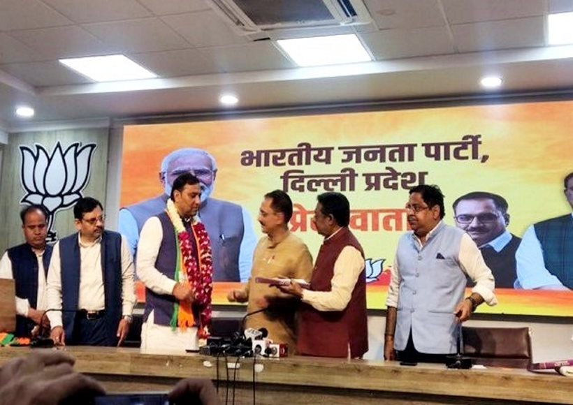 आप पार्षद पवन सहरावत भाजपा में शामिल