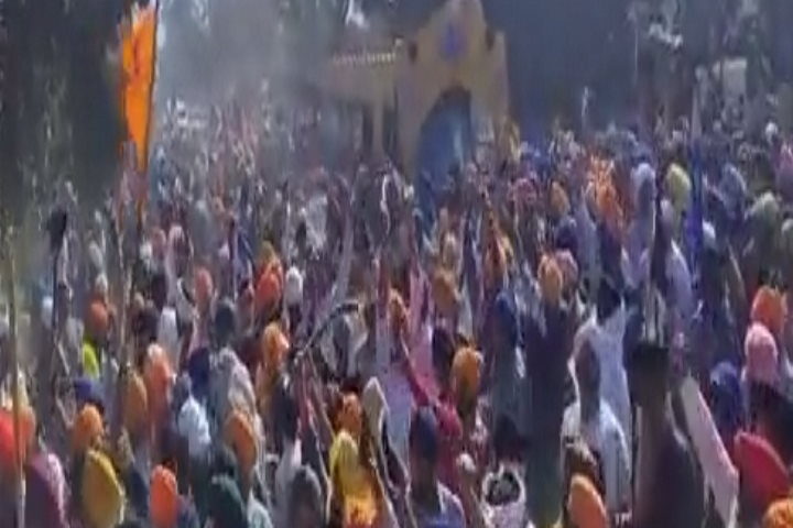 खालिस्तान समर्थक अमृतपाल के समर्थक पंजाब में पुलिस से भिड़े