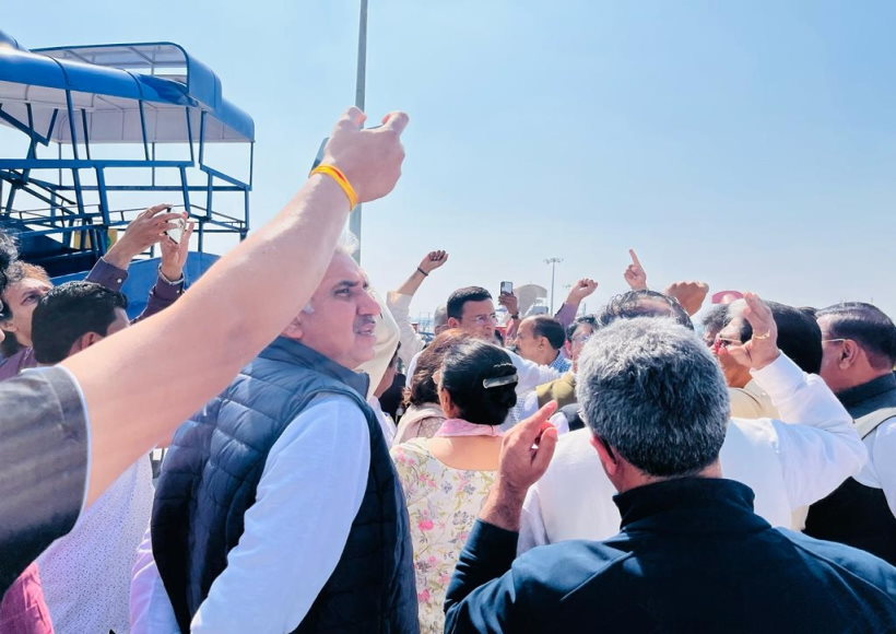 दिल्ली पुलिस ने पवन खेरा को रायपुर की फ्लाइट में चढ़ने से रोका