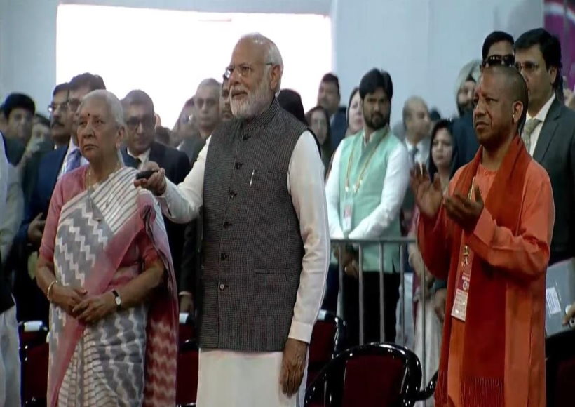 पीएम मोदी ने किया यूपी जीआईएस का शुभारंभ, अंबानी, बिरला समेत उद्योग जगत की कई हस्तियां मौजूद