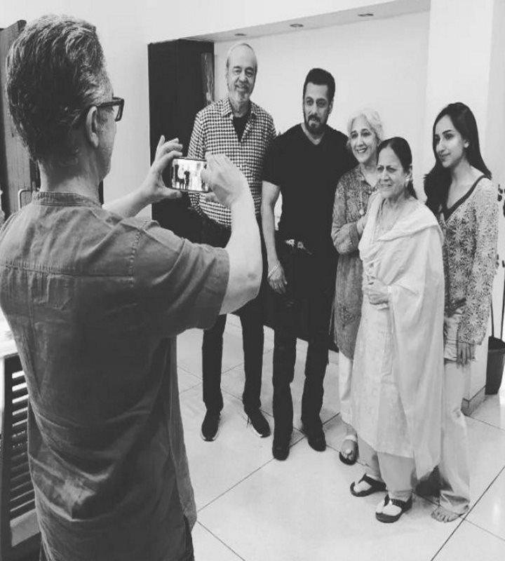 आमिर बने फोटोग्राफर, जब सलमान ने उनके परिवार के साथ खिंचवाई तस्वीरें