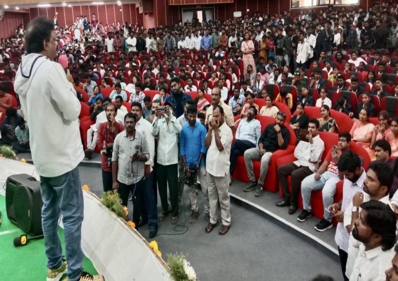 राम गोपाल वर्मा ने ग्रेजुएशन के 37 साल बाद प्राप्त की बी.टेक की डिग्री
