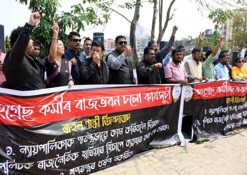 कांग्रेस ने राहुल गांधी की अयोग्यता को लेकर गुवाहाटी में निकाला विरोध मार्च