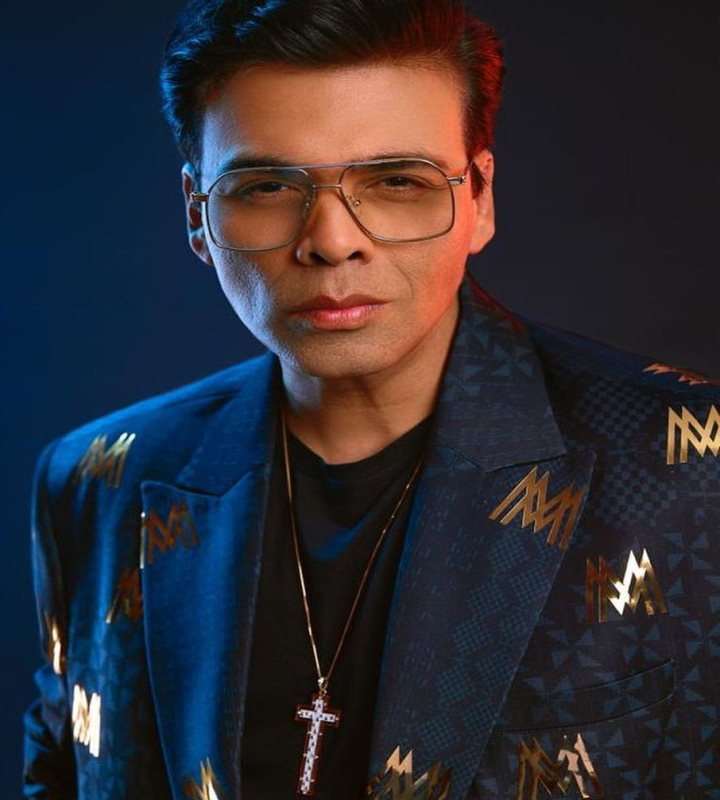 बॉलीवुड फिल्म निर्माता करण जौहर को मुंबई एयरपोर्ट पर सुरक्षाकर्मियों ने रोका