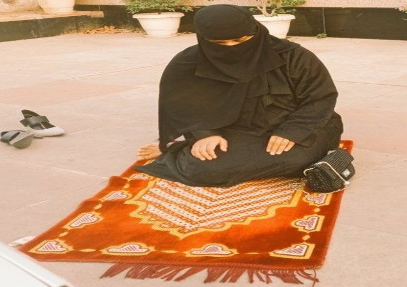 सार्वजनिक स्थान पर नमाज अदा करने पर एआईएमआईएम नेता के खिलाफ केस