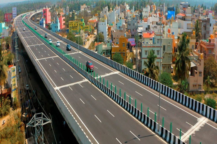 प्रदर्शनकारियों ने बेंगलुरु-मैसूर एक्सप्रेसवे टोल प्लाजा को नष्ट करने की दी धमकी, हिरासत में लिया गया