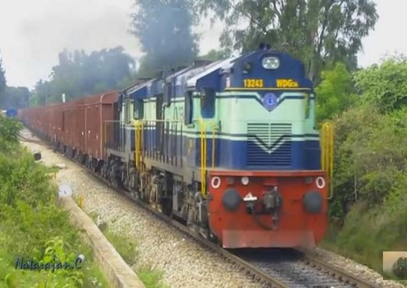 भारतीय रेलवे ने फरवरी में 124.03 मीट्रिक टन की ढुलाई का सर्वश्रेष्ठ रिकॉर्ड बनाया