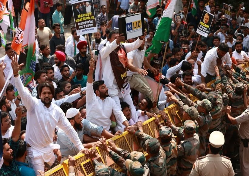 भारतीय युवा कांग्रेस ने सरकार के खिलाफ दिल्ली में राजभवन का घेराव किया