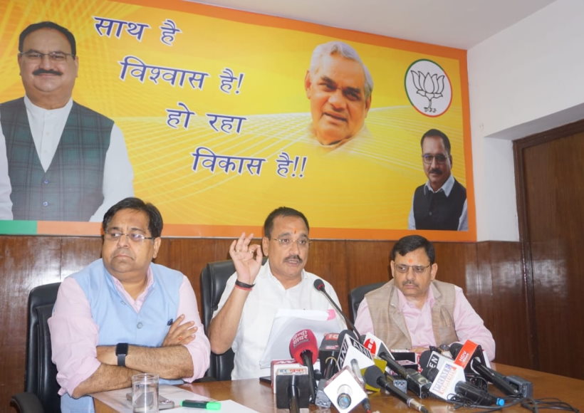 बीजेपी का आरोप, केजरीवाल ने शराब का होलसेल बिजनेस जानबूझकर प्राइवेट हाथों में दिया