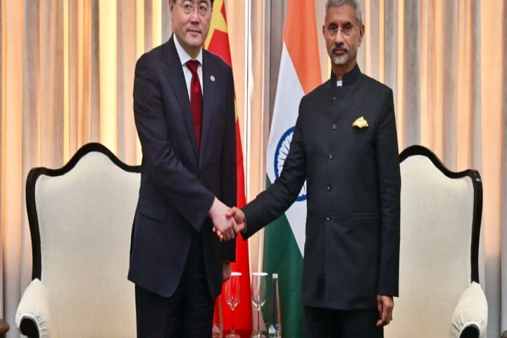 जयशंकर ने चीनी विदेश मंत्री के साथ द्विपक्षीय बैठक की