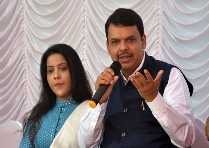 फडणवीस की पत्नी को 'रिश्वत और ब्लैकमेल' करने की कोशिश में मुंबई पुलिस ने 2 को हिरासत में लिया