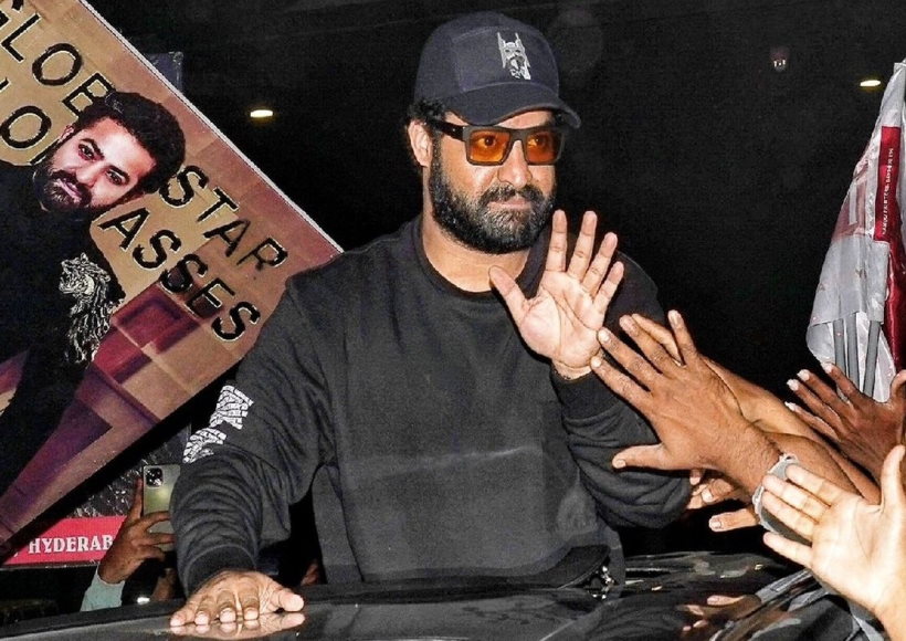 'नाटू नाटू' के लिए ऑस्कर लेकर भारत लौटे जूनियर एनटीआर का हुआ जोरदार स्वागत