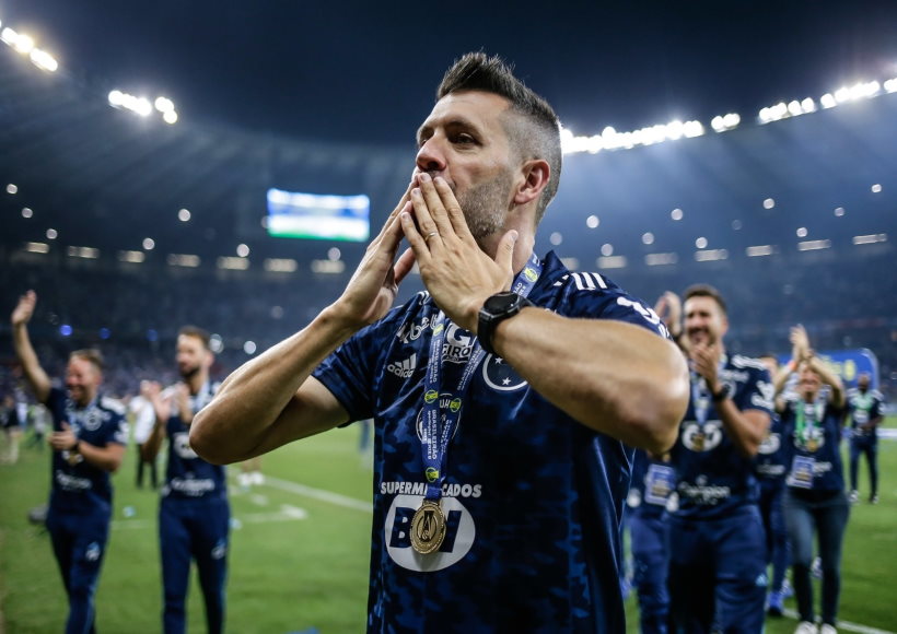 उरुग्वे के कोच पेजोलानो ने ब्राजीलियाई क्लब क्रुजेरियो से तोड़ा नाता