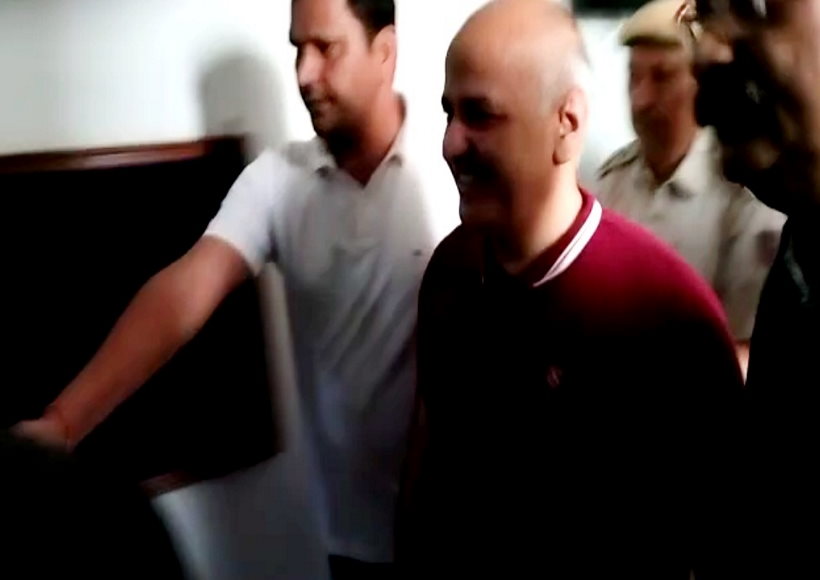 दिल्ली की अदालत ने सिसोदिया की सीबीआई हिरासत दो दिन के लिए बढ़ाई