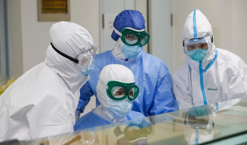 चीनी लैब से संभावित लीक के कारण कोविड-19 हुआ : एफबीआई प्रमुख