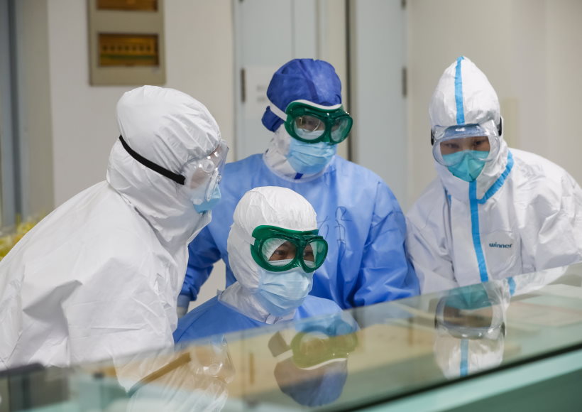 चीनी लैब से संभावित लीक के कारण कोविड-19 हुआ : एफबीआई प्रमुख