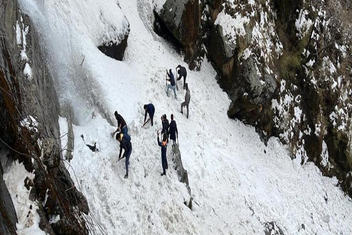 सिक्किम में हिमस्खलन से 7 पर्यटकों की मौत, 350 को बचाया गया