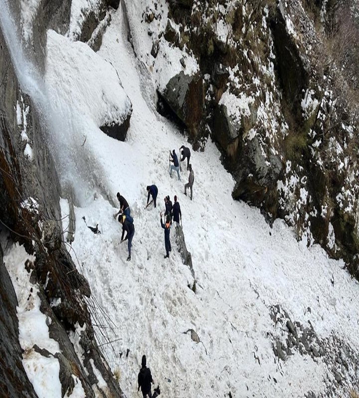 सिक्किम में हिमस्खलन से 7 पर्यटकों की मौत, 350 को बचाया गया