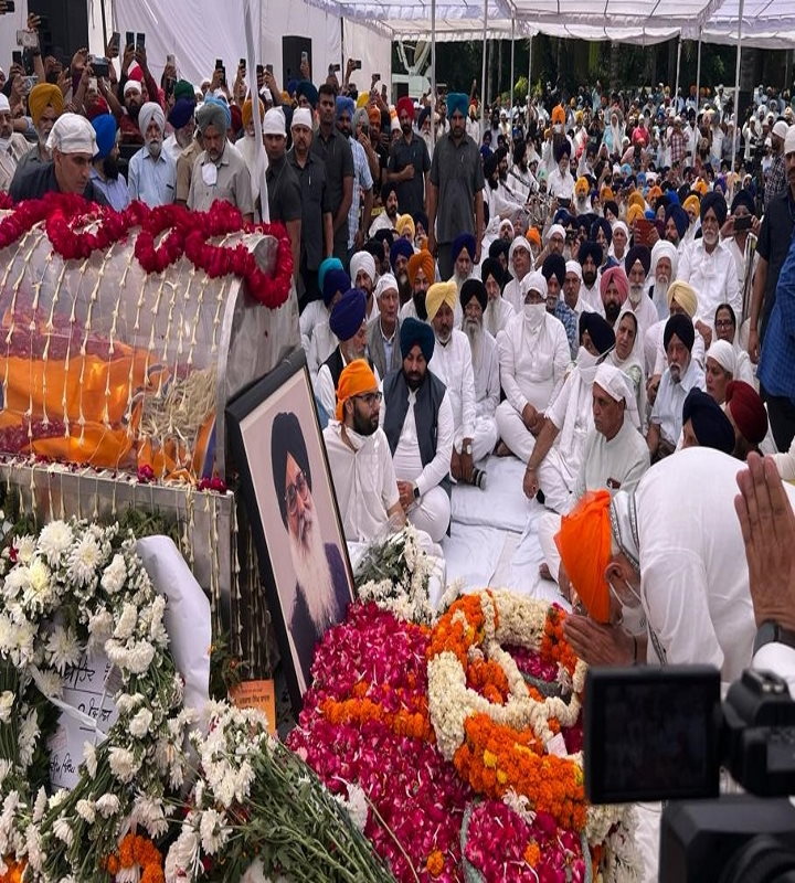 पीएम मोदी ने अकाली नेता बादल को दी श्रद्धांजलि