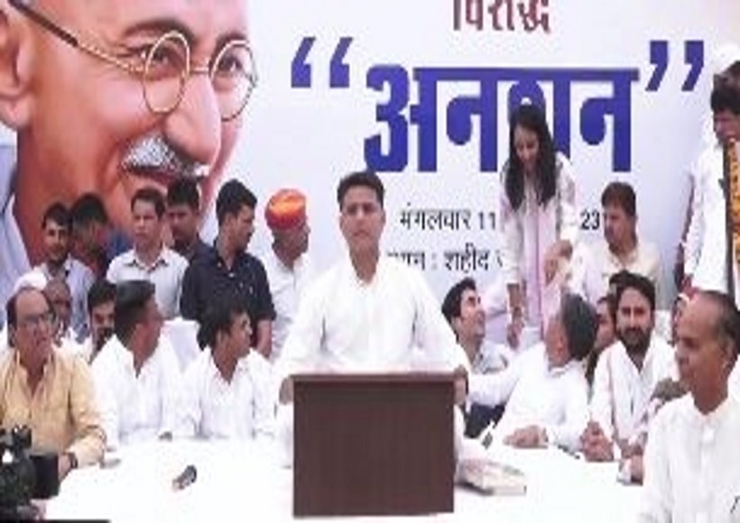 पायलट ने अपनी ही सरकार के खिलाफ शुरू किया अनशन