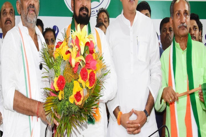 कर्नाटक : कांग्रेस ने 43 उम्मीदवारों की तीसरी सूची जारी की, शेट्टार के लिए 'सीट रखी'