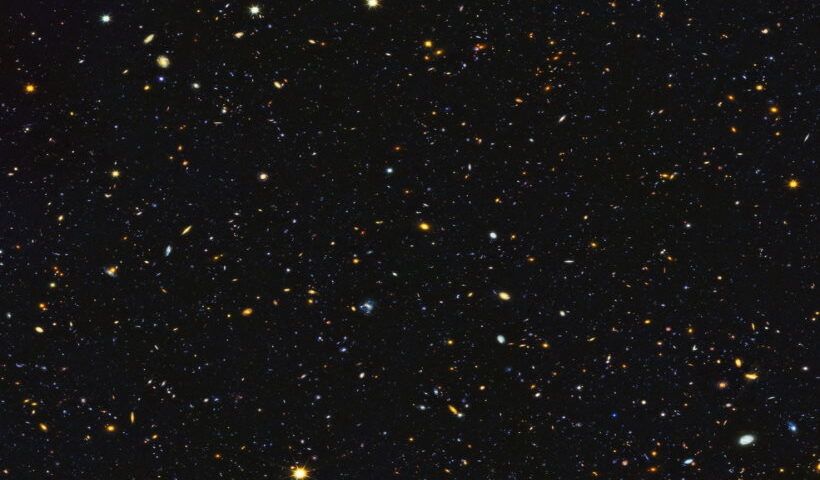 आकाशगंगा जीएन-जेड11 की पेचीदा कहानी : गायब होते और फिर दिखते धूल के बादल