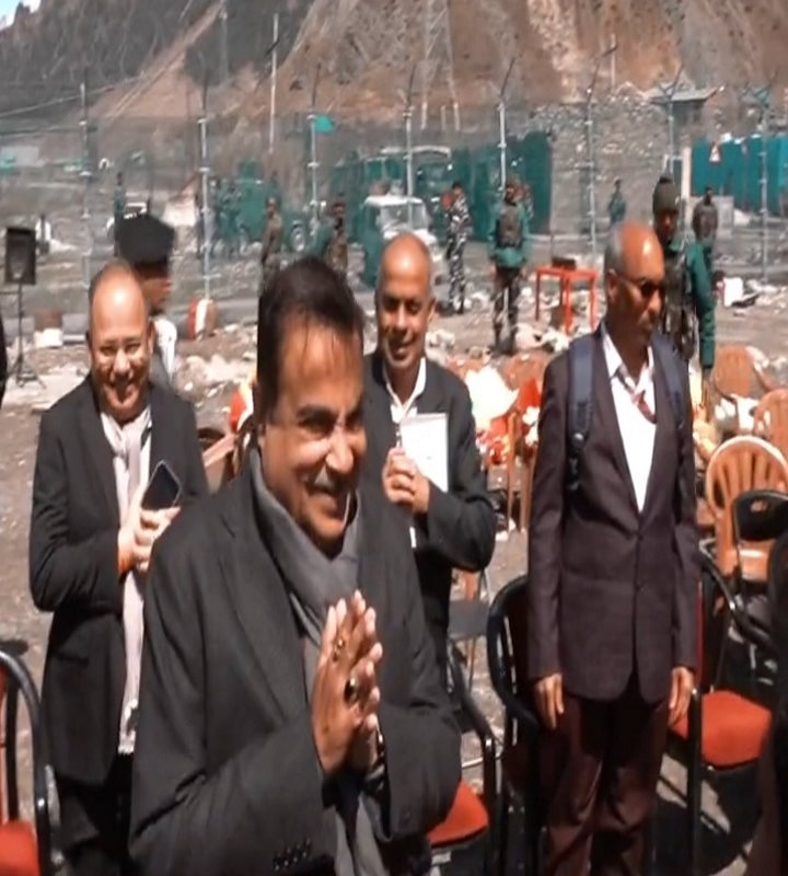 एक बार चल रहा काम पूरा हो जाने के बाद, श्रीनगर-जम्मूयात्रा का समय 3 घंटे होगा : गडकरी