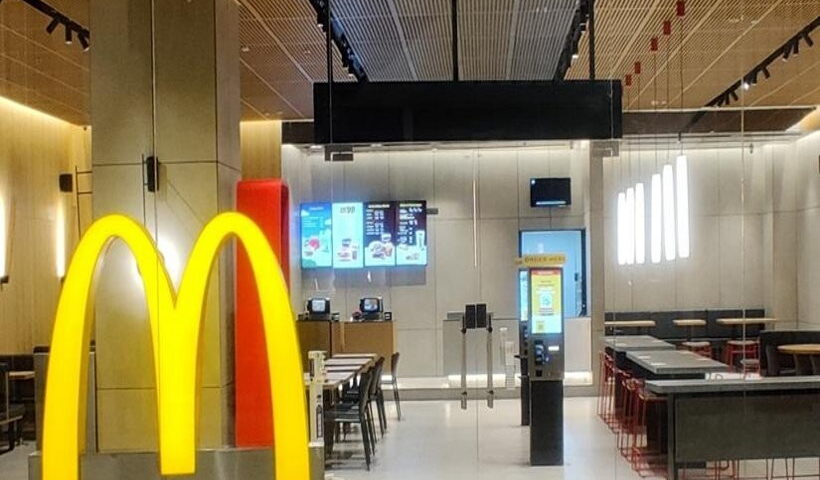 मैकडॉनल्ड्स ने अस्थायी रूप से अमेरिकी दफ्तरों को बंद किया, बड़ी छंटनी की तैयारी