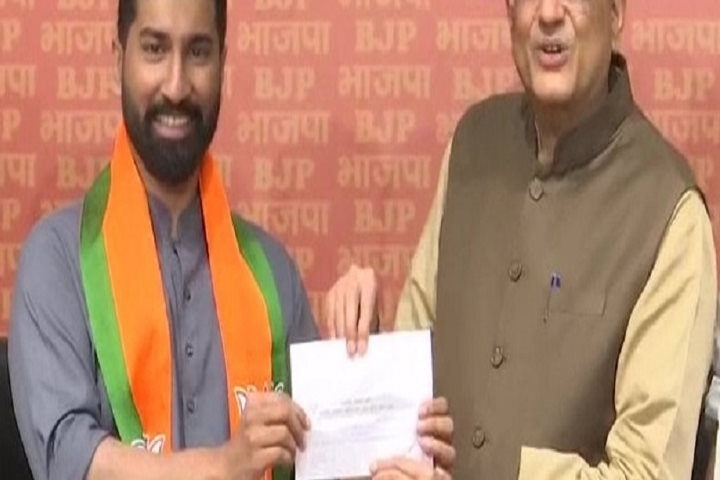 एके एंटनी के बेटे बीजेपी में शामिल, कांग्रेस नेताओं पर 'एक परिवार के लिए काम करने' का आरोप लगाया
