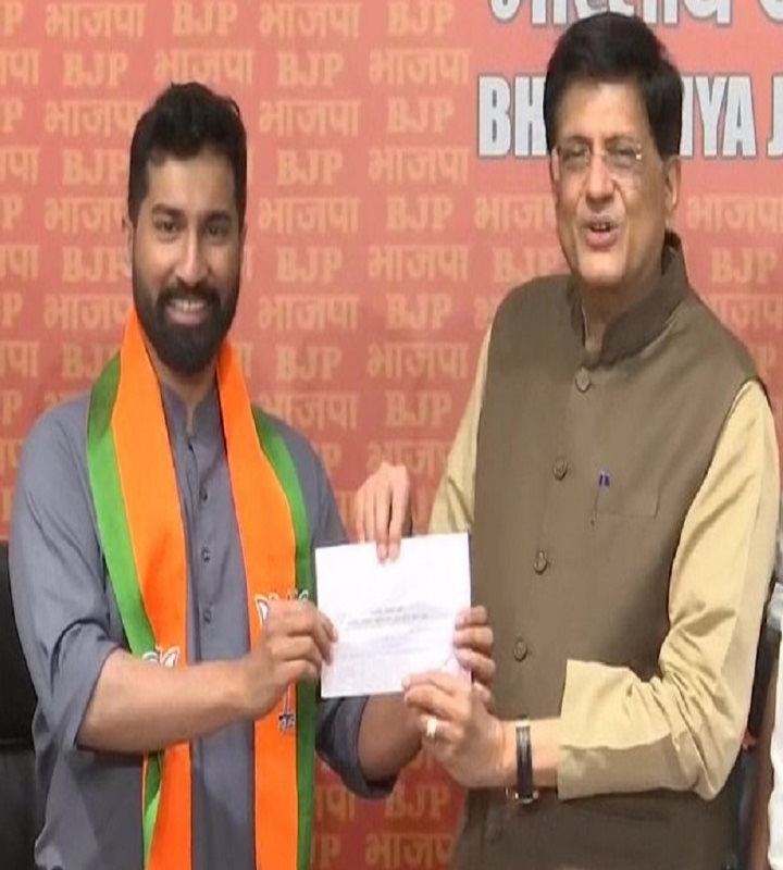 एके एंटनी के बेटे बीजेपी में शामिल, कांग्रेस नेताओं पर 'एक परिवार के लिए काम करने' का आरोप लगाया