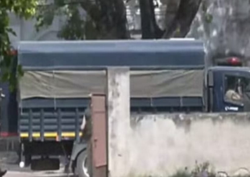 कड़ी सुरक्षा के बीच कोर्ट पहुंचे अतीक-अशरफ की हत्या के आरोपी