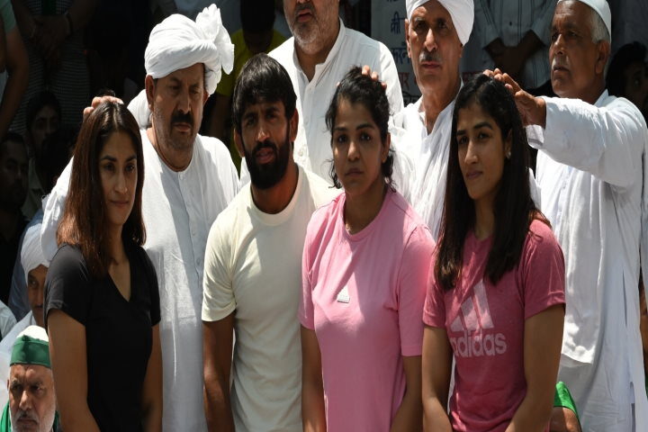 दिल्ली पुलिस ने सुप्रीम कोर्ट से कहा, पहलवानों की शिकायत पर कुश्ती संघ के अध्यक्ष पर करेंगे केस दर्ज